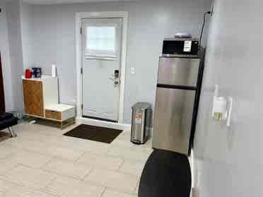 Basement en-suite available Oct.
