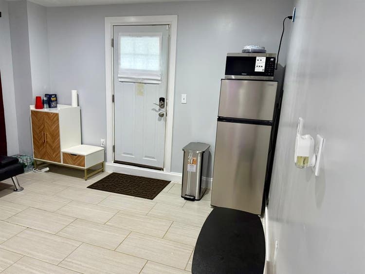 Basement en-suite available Oct.