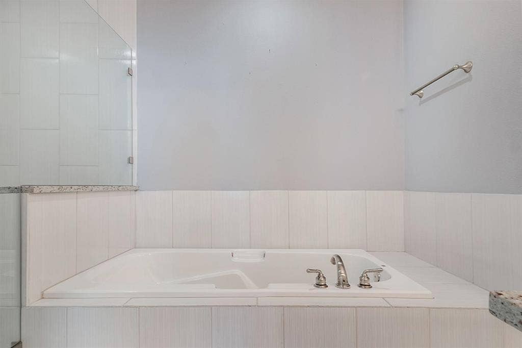 1 BR in Dallas