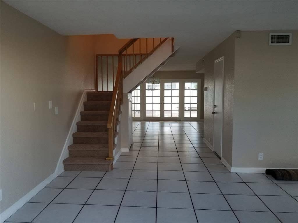 One Bedroom - Davie , female only
