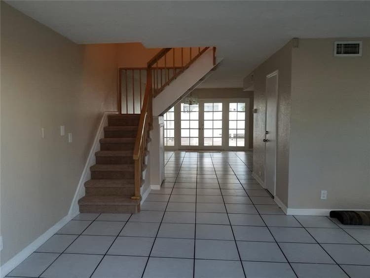 One Bedroom - Davie , female only