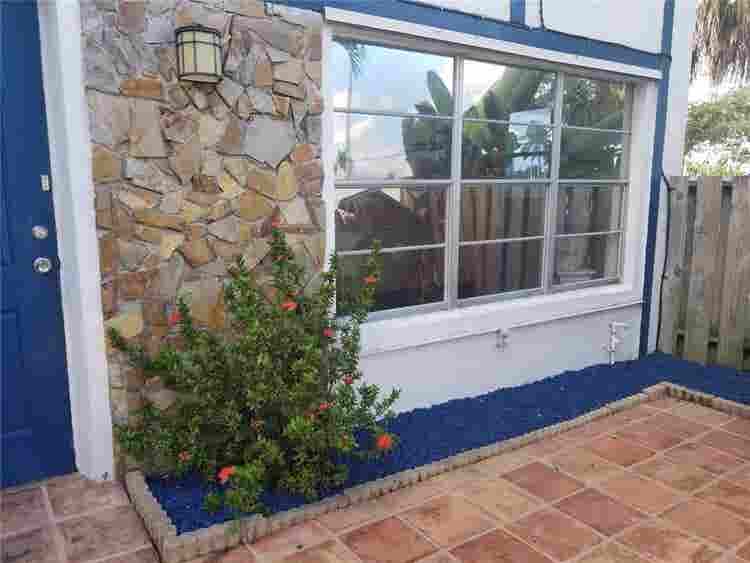 One Bedroom - Davie , female only