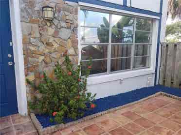One Bedroom - Davie , female only