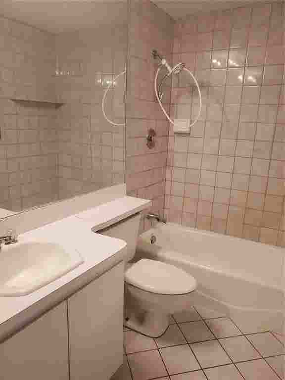 One Bedroom - Davie , female only