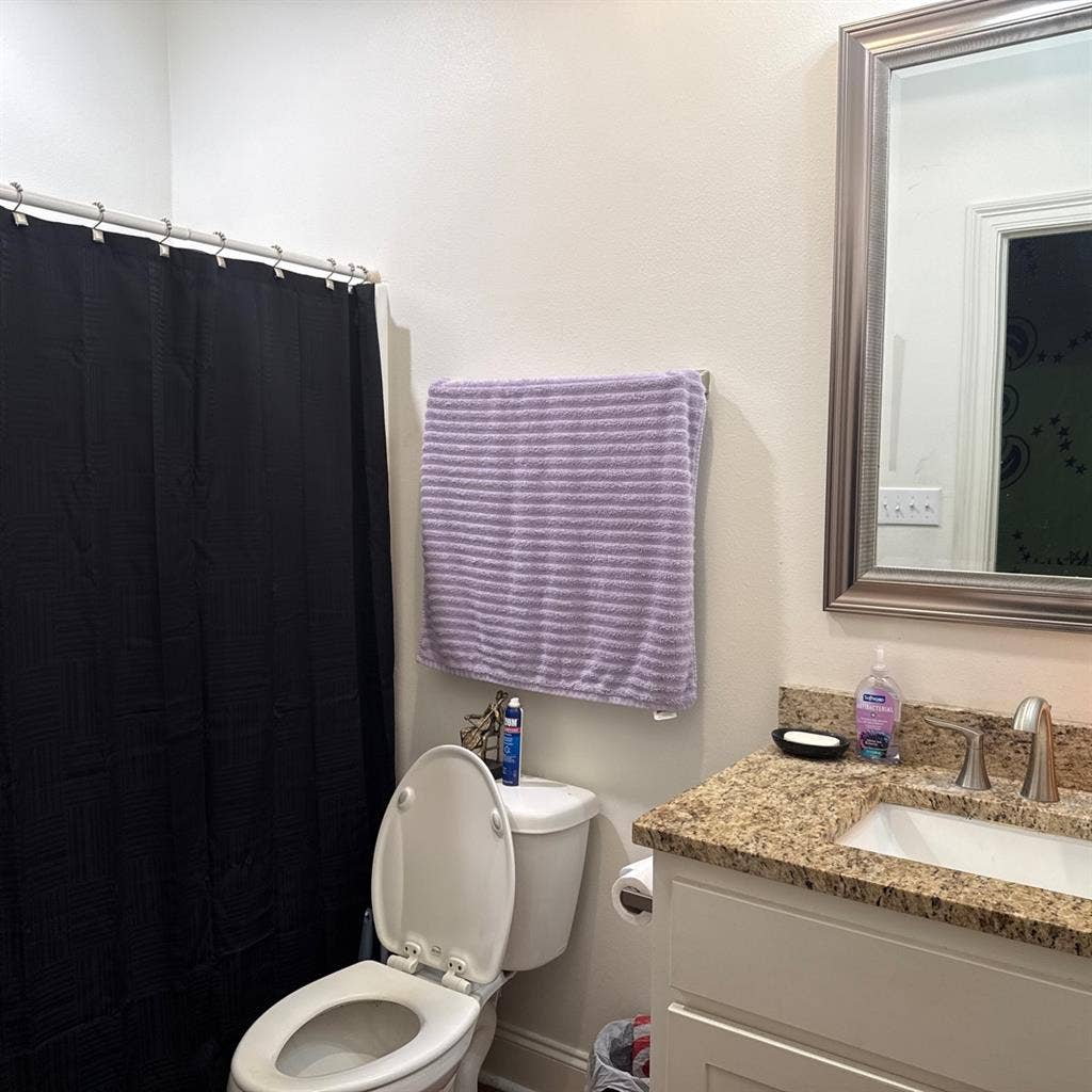 BEDROOM INSIDE HOUSE FOR RENT