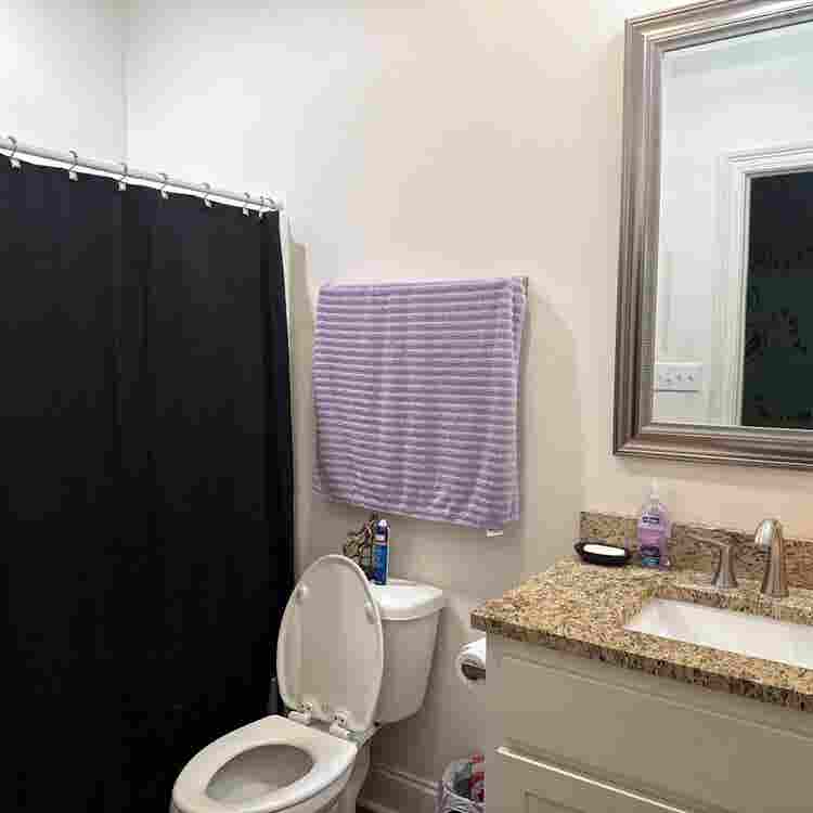 BEDROOM INSIDE HOUSE FOR RENT