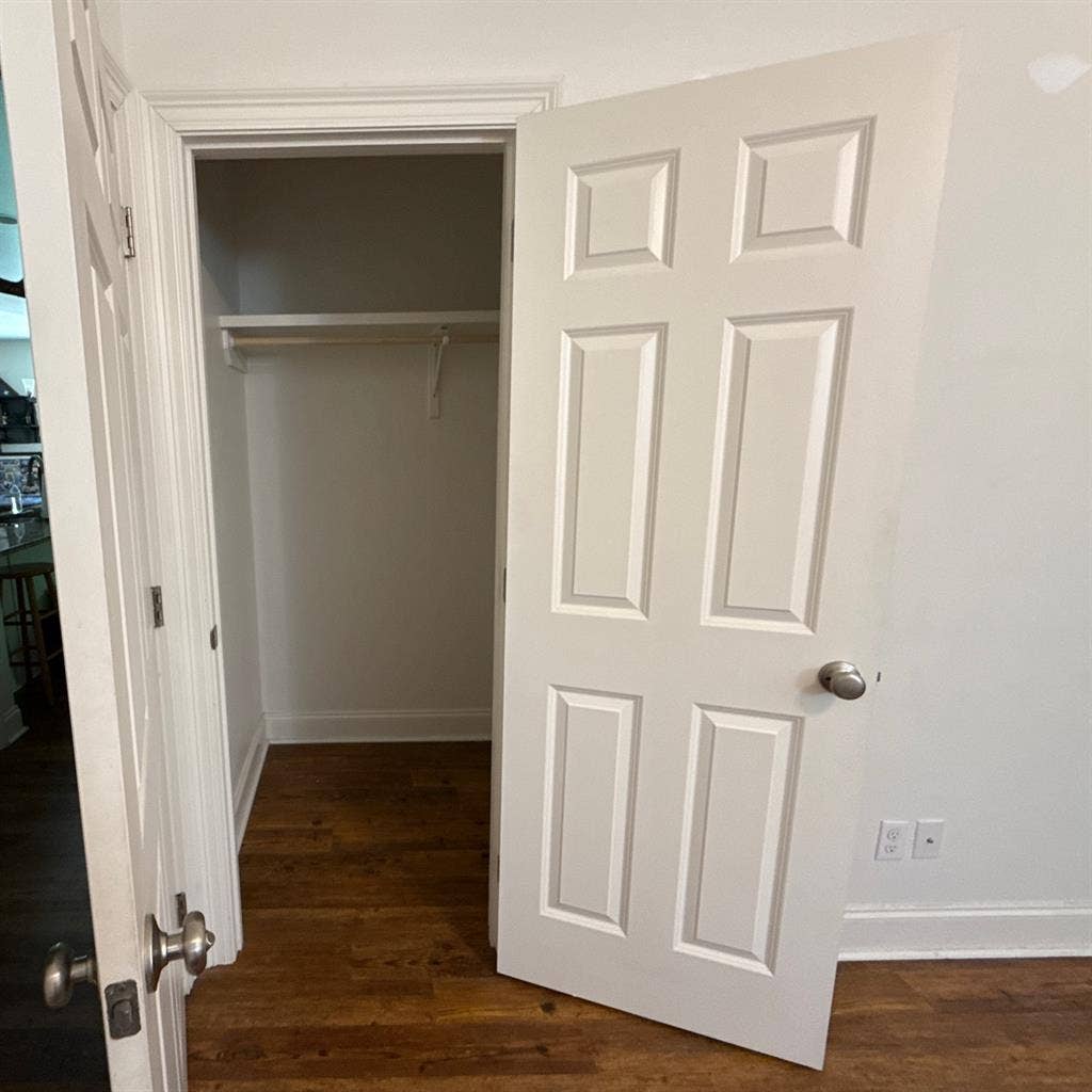 BEDROOM INSIDE HOUSE FOR RENT
