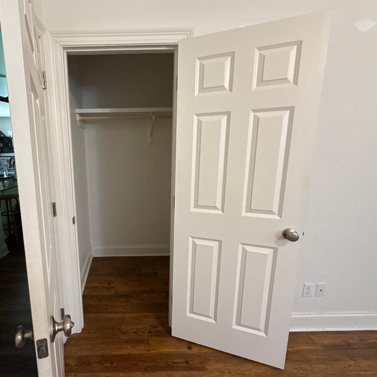 BEDROOM INSIDE HOUSE FOR RENT