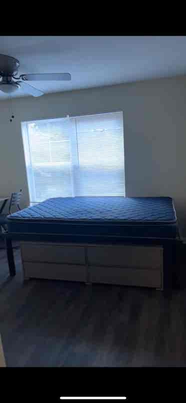 Private Bed/Bath in  Apartment