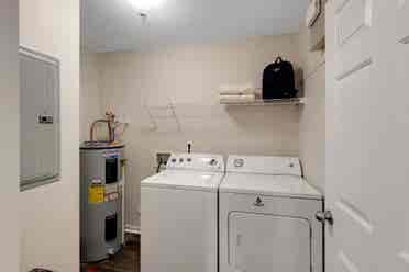 Private Bed/Bath in  Apartment