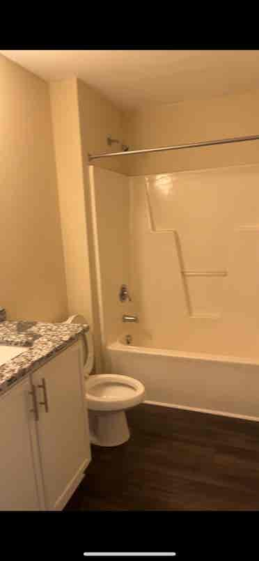 Private Bed/Bath in  Apartment