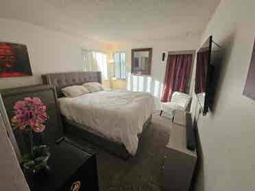 Large Room,  close to all.