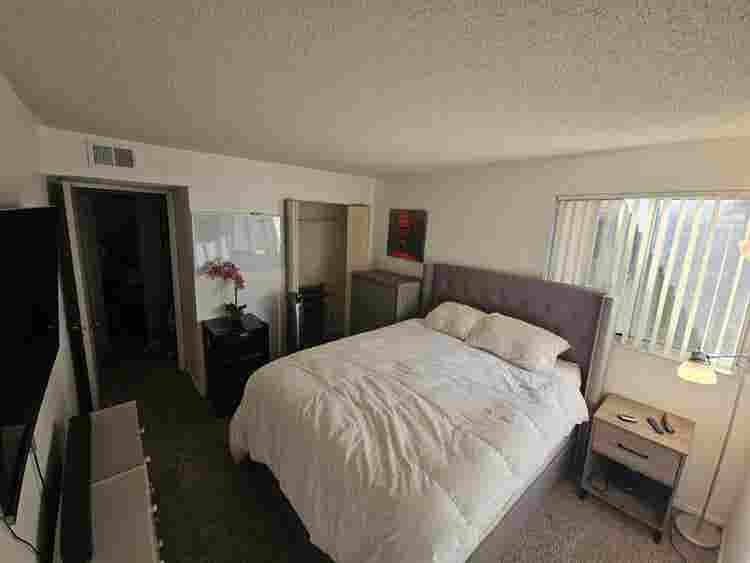 Large Room,  close to all.