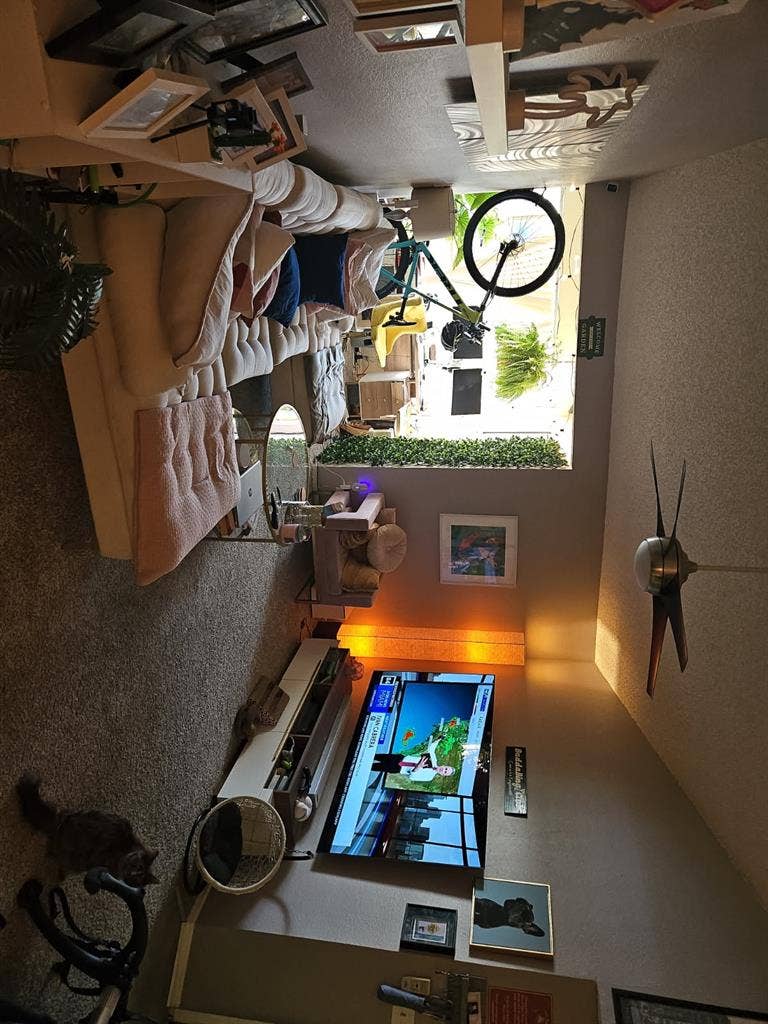 Large Room,  close to all.