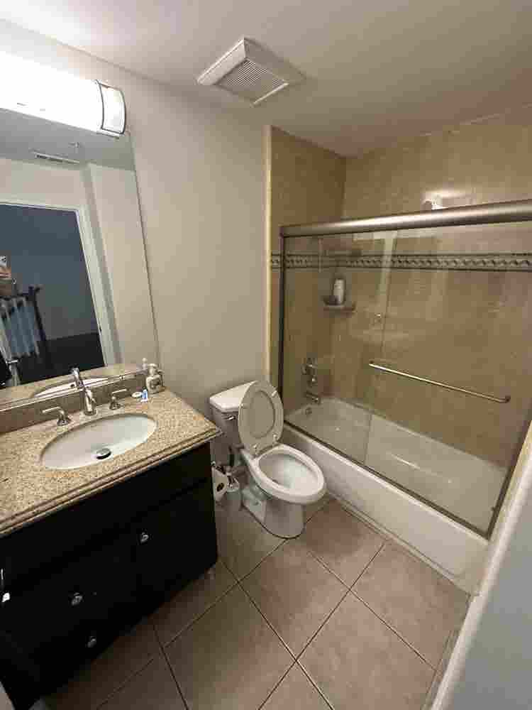 Room available for rent in GG