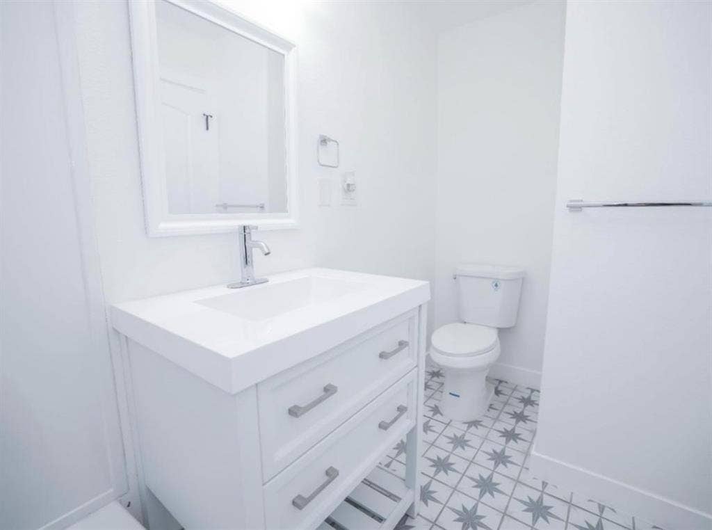 Bedroom and Private Bathroom