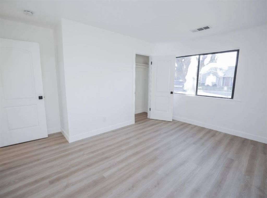 Bedroom and Private Bathroom