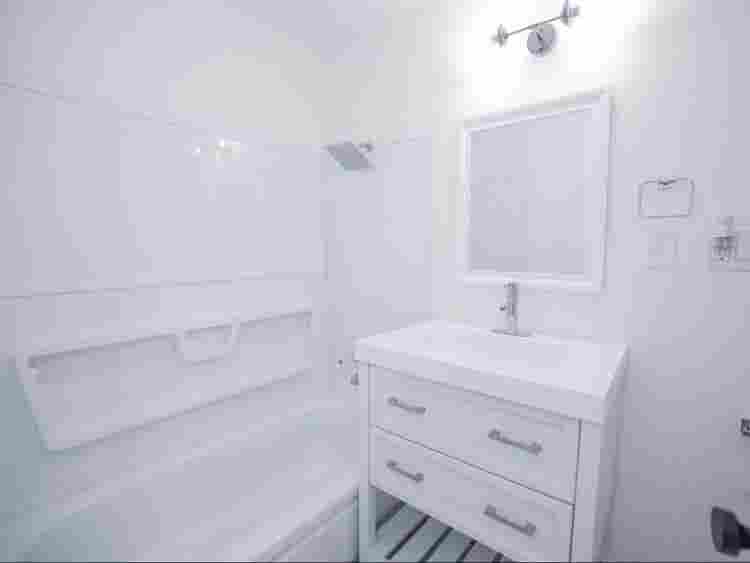 Bedroom and Private Bathroom