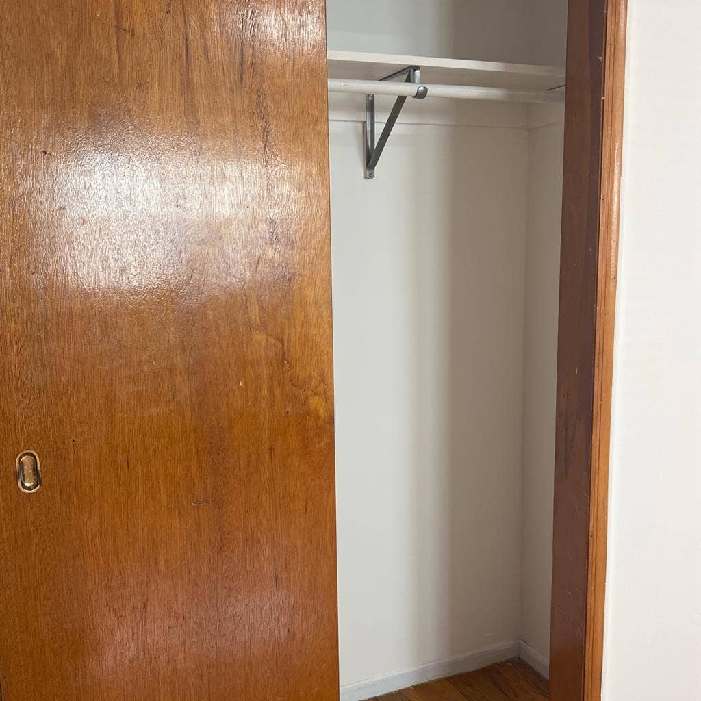 Commuter’s Dream: Bath Bedroom