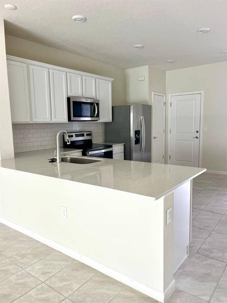 Bedroom for rent in Davenport FL