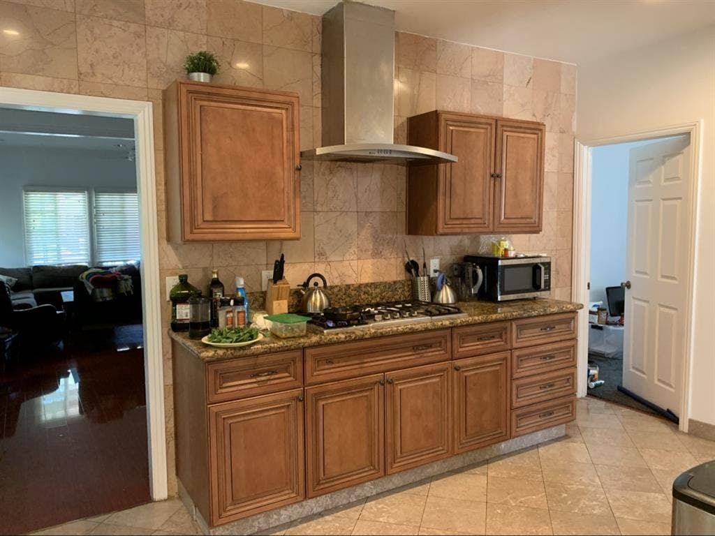 BA - LF: 2 new roommates
