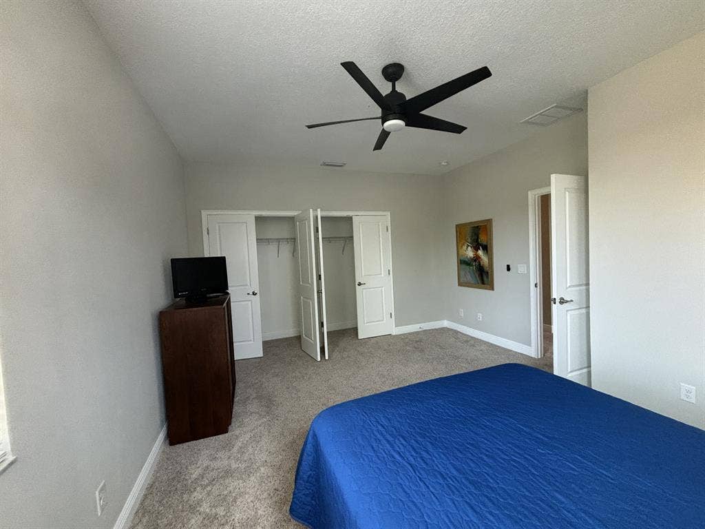 Private Room Available!!!