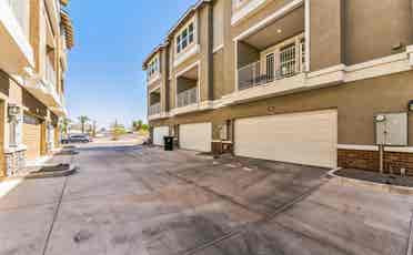 SPACIOUS & MODERN | Entry-level Ste