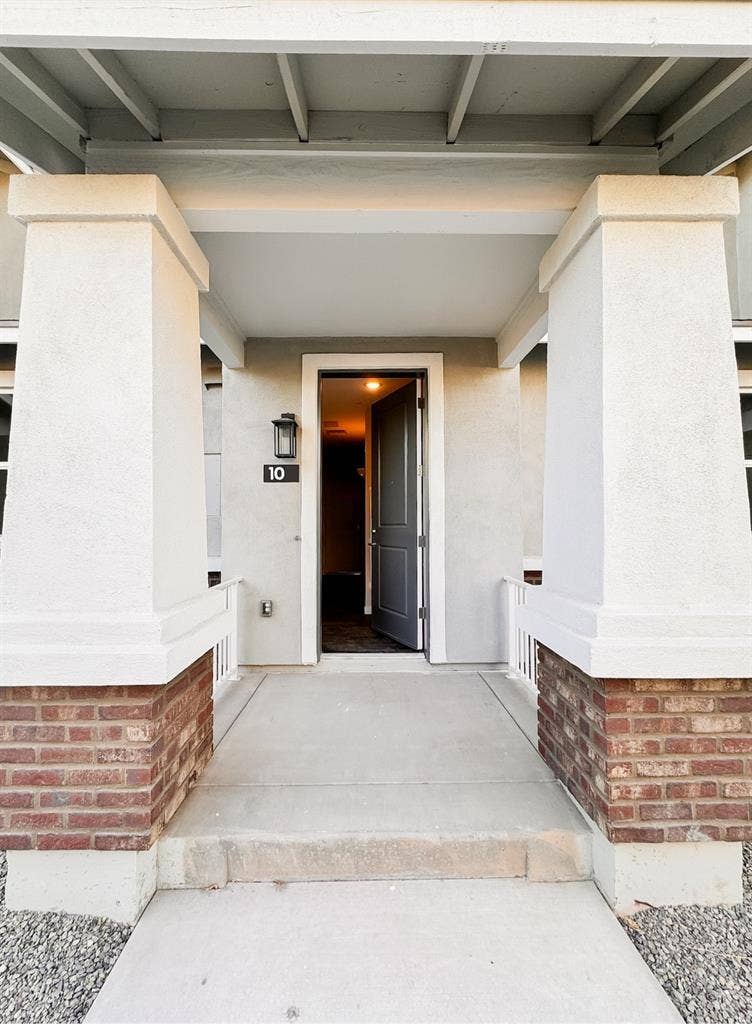 SPACIOUS & MODERN | Entry-level Ste