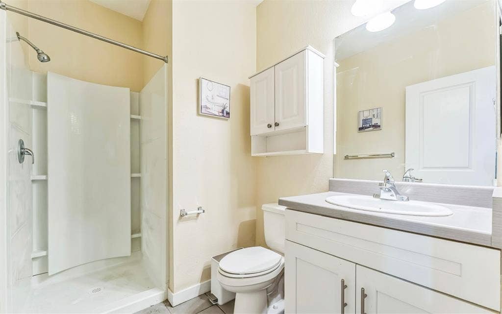 SPACIOUS & MODERN | Entry-level Ste