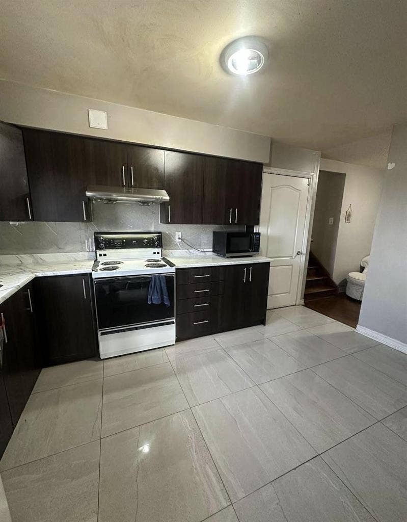 Room for rent for females