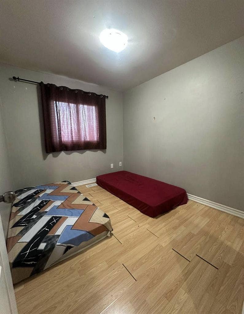 Room for rent for females