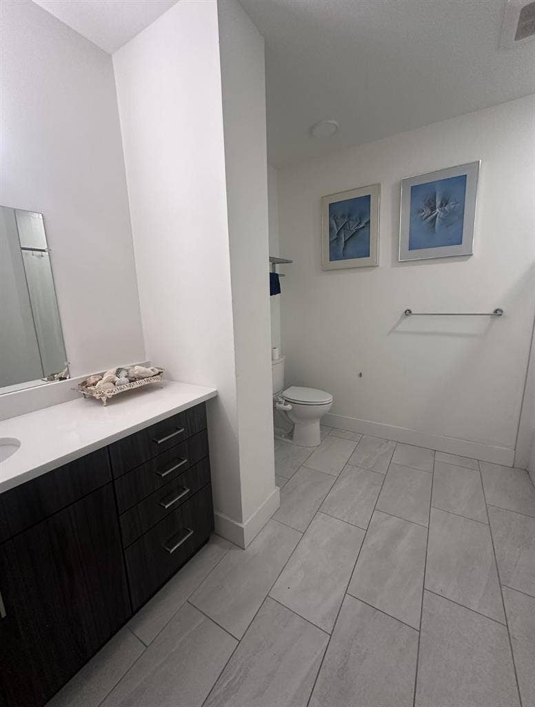 Looking for female roommate