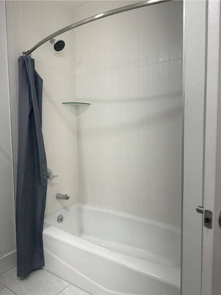 Looking for female roommate