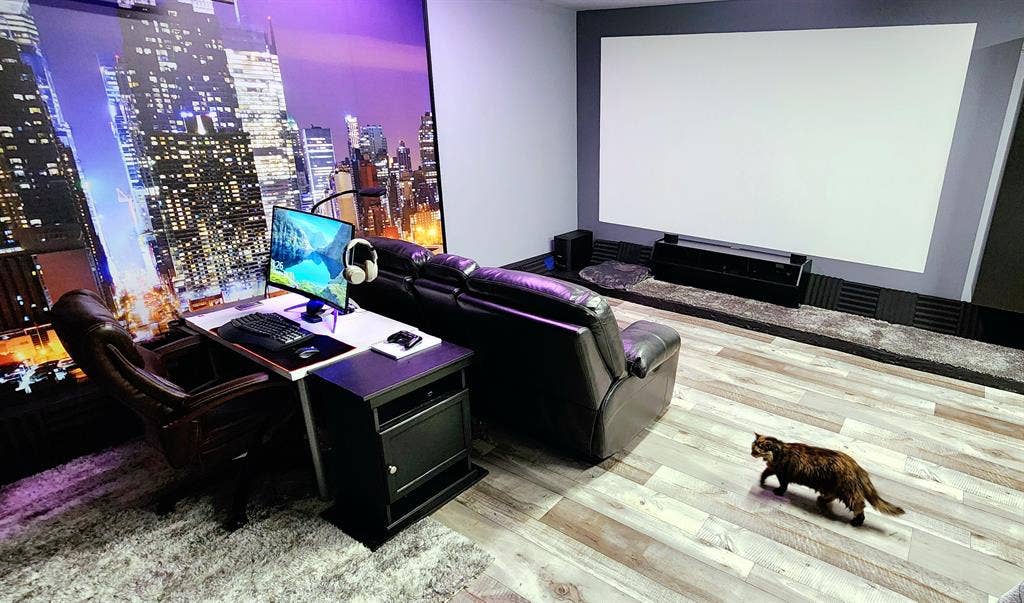 Studio Sized Bedroom + Office.