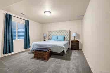 Basement with Kitchenette, 1733 sf!