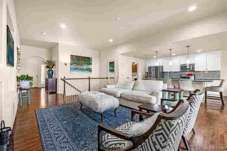 Basement with Kitchenette, 1733 sf!
