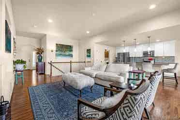 Basement with Kitchenette, 1733 sf!
