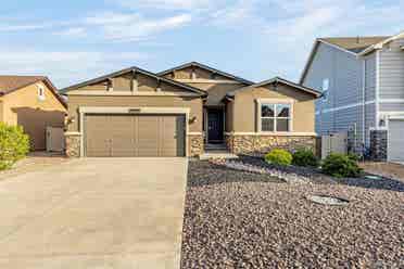 Basement with Kitchenette, 1733 sf!