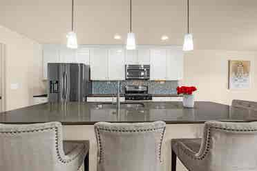 Basement with Kitchenette, 1733 sf!
