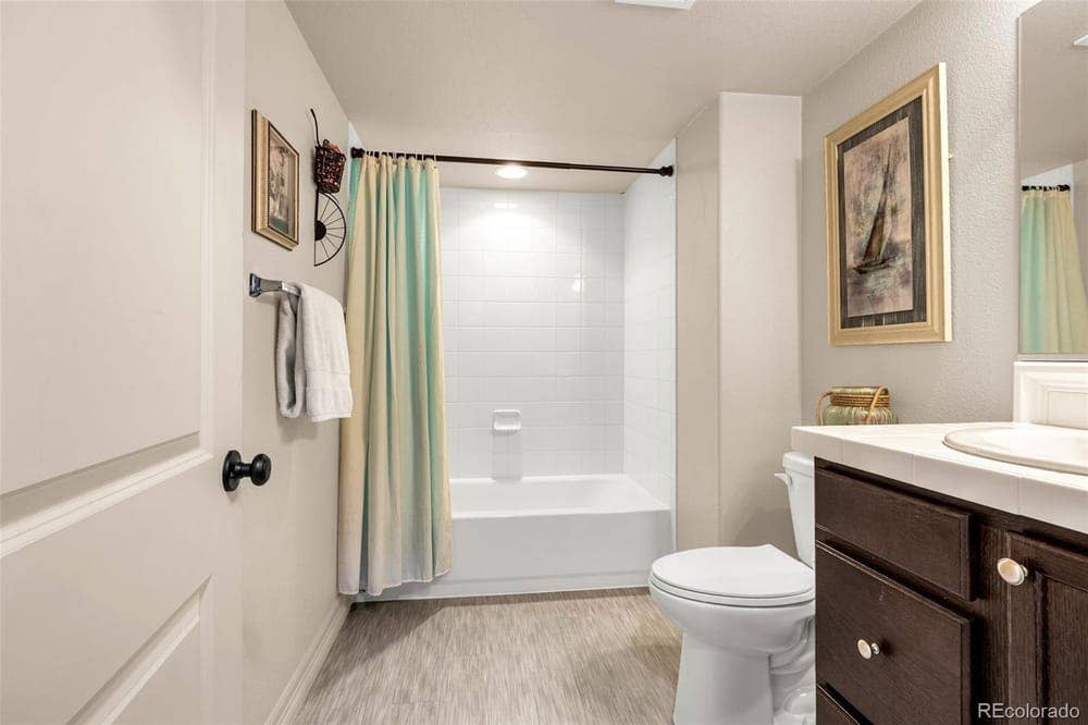 Basement with Kitchenette, 1733 sf!