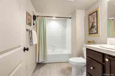 Basement with Kitchenette, 1733 sf!