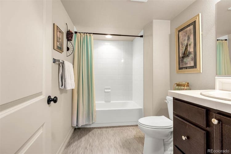 Basement with Kitchenette, 1733 sf!