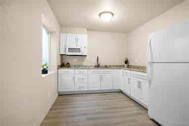 Basement with Kitchenette, 1733 sf!