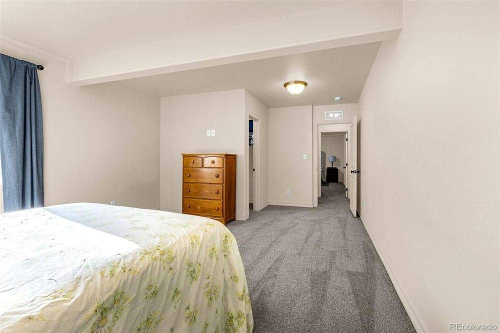 Basement with Kitchenette, 1733 sf!