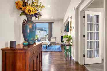 Basement with Kitchenette, 1733 sf!