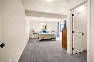 Basement with Kitchenette, 1733 sf!