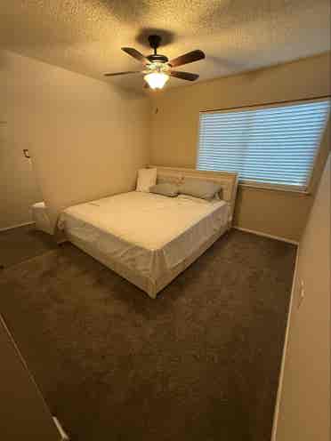 Looking for responsible roommates