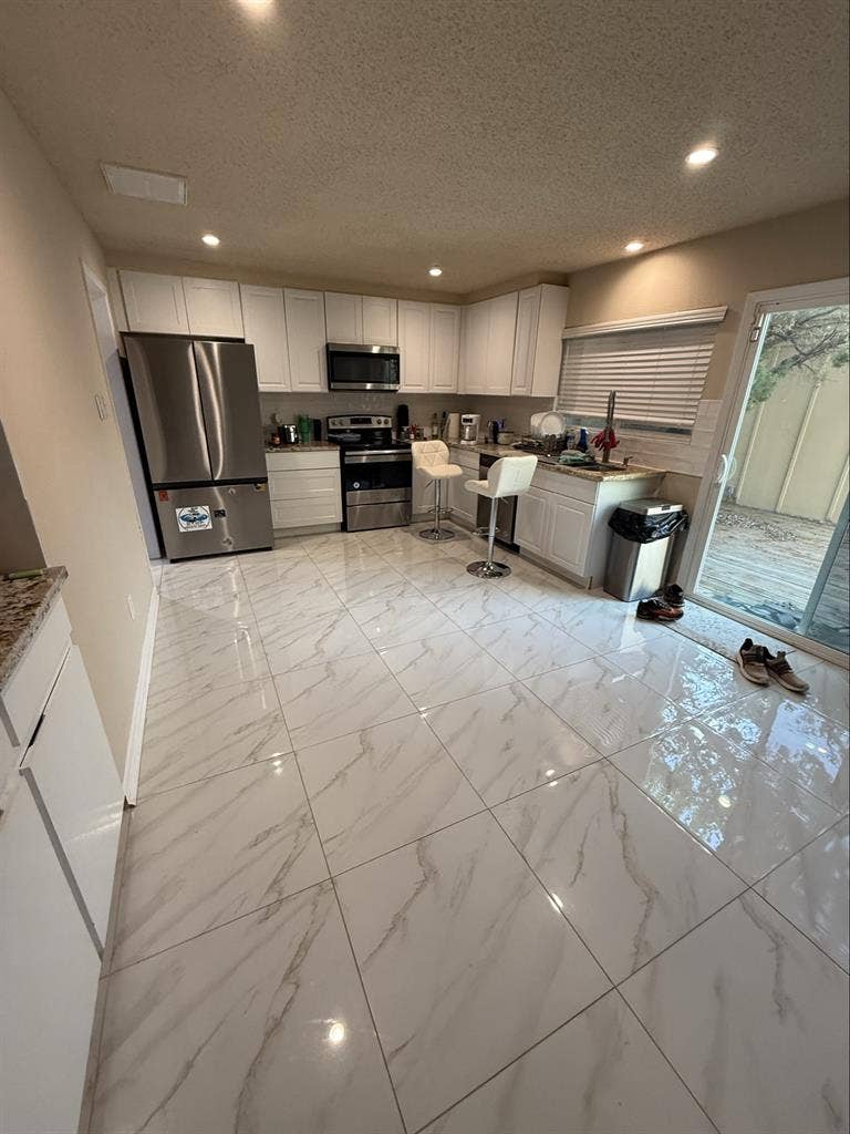 Looking for responsible roommates