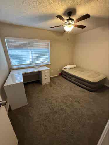 Looking for responsible roommates