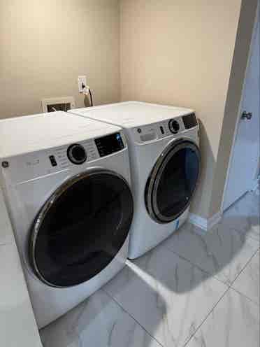 Looking for responsible roommates